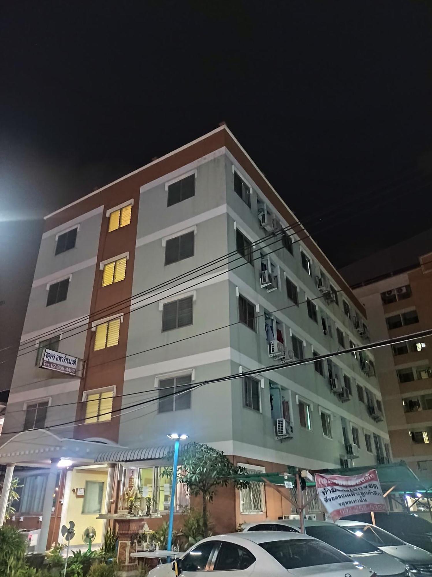 Apartamento Jatuporn A1 Pathum Thani Exterior foto